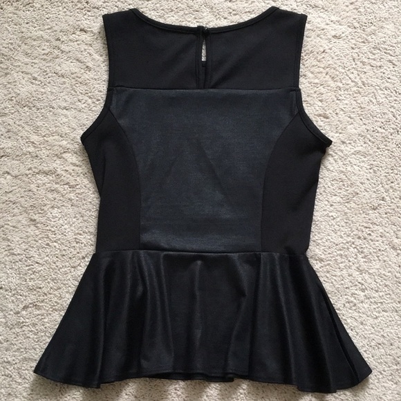 🚫🚫❗️SOLD❗️🚫🚫  Peplum Top - Picture 2 of 5